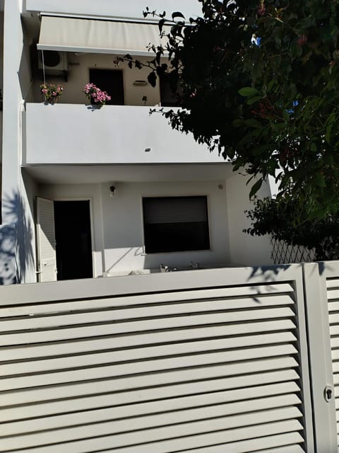 Property building, Day, View (from property/room), Balcony/Terrace