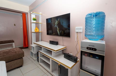 Communal lounge/ TV room, TV and multimedia, Living room, Seating area, Evening entertainment