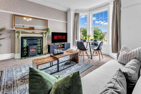 TV and multimedia, View (from property/room), Seating area, Dining area
