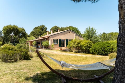 Property building, Day, Natural landscape, Garden, Garden view, sunbed