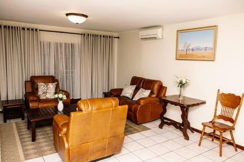 Communal lounge/ TV room, Lounge or bar