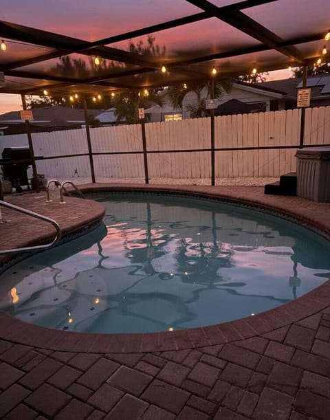 Hot Tub, Pool view, Swimming pool
