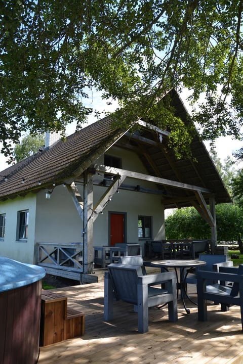 Property building, Day