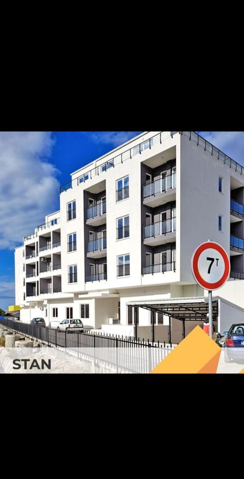 Property building, Property logo or sign, Street view