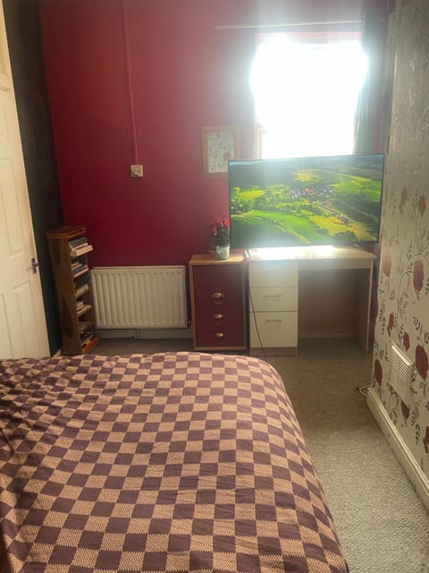 Bedroom, internet