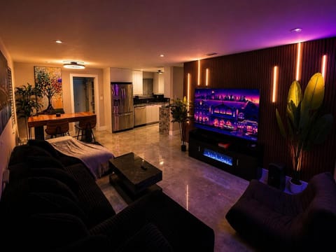 TV and multimedia, Living room, Seating area, Evening entertainment