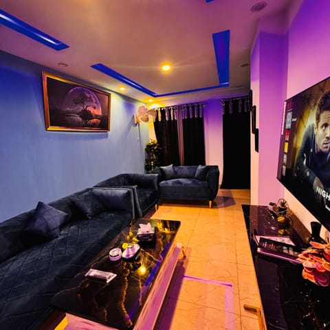 Living room, Seating area, Evening entertainment