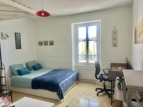 Bed, Photo of the whole room