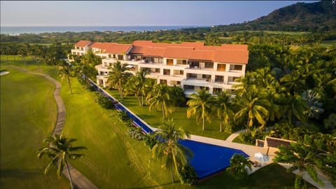 Property building, Garden, Golfcourse, Garden view, Mountain view, Pool view, Swimming pool