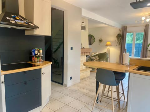 Kitchen or kitchenette, oven, stove