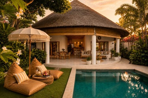 Property building, Day, Natural landscape, Garden, Garden, Living room, Seating area, Garden view, Pool view, Swimming pool, sunbed