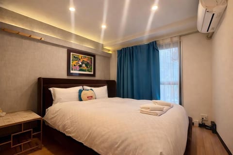Bed, Photo of the whole room, Bedroom, towels, air conditioner