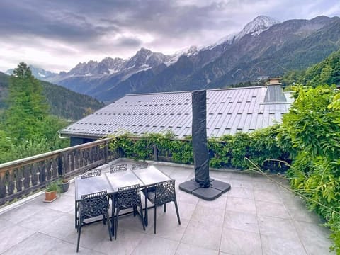 Patio, Mountain view