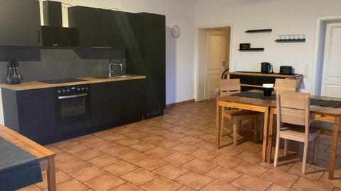 Kitchen or kitchenette, Communal kitchen, kitchen