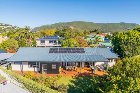 Property building, Natural landscape, Garden, Parking