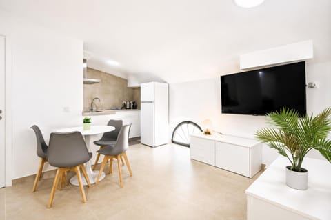 TV and multimedia, Kitchen or kitchenette, Dining area