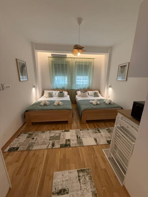 Bed, Photo of the whole room, air conditioner