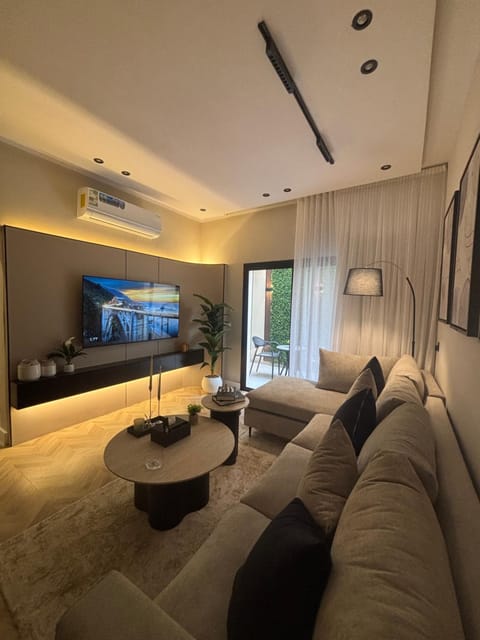 TV and multimedia, Seating area, Evening entertainment