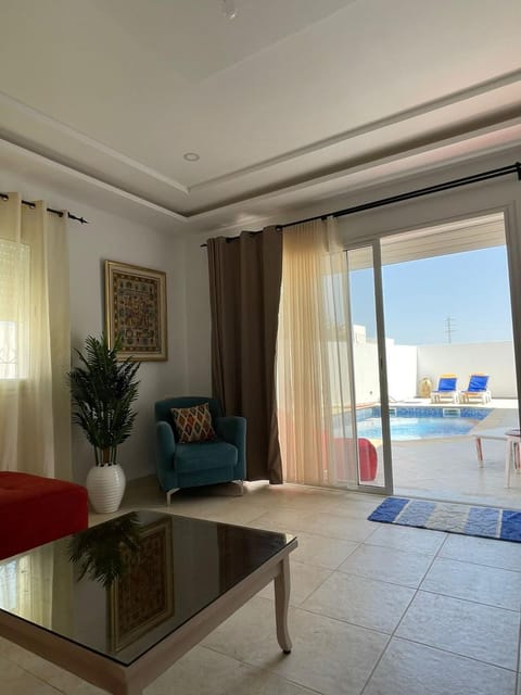 Living room, Pool view