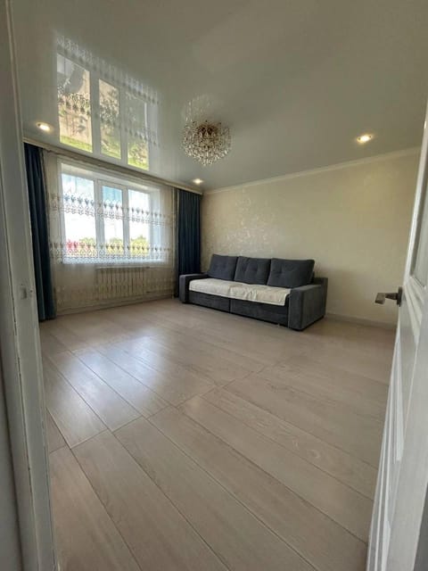 Bed, Living room, Photo of the whole room, Seating area