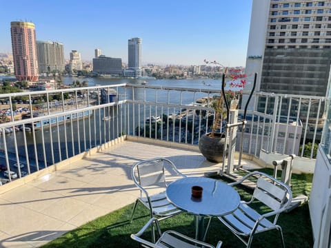 Balcony/Terrace, City view, River view