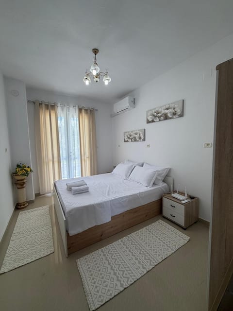 Bed, Photo of the whole room, Bedroom, internet, towels, wardrobe, air conditioner