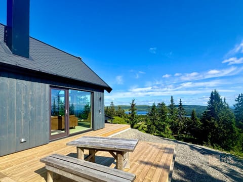 Property building, Natural landscape, View (from property/room), Balcony/Terrace, Lake view, Mountain view