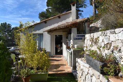 Property building, Spring, Day, Garden, Garden view