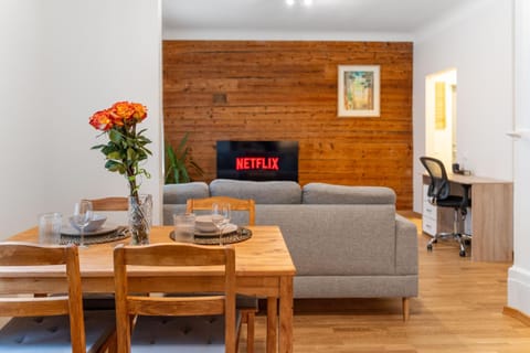 TV and multimedia, Dining area