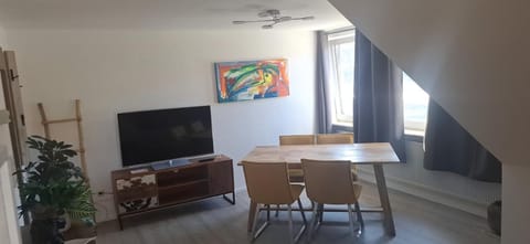 TV and multimedia, View (from property/room), Living room, Seating area, Dining area, Evening entertainment