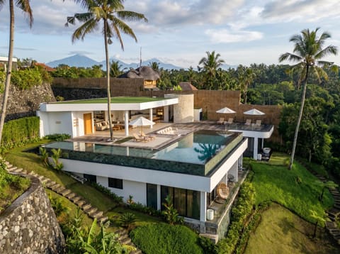 Property building, Natural landscape, Garden, Garden view, Mountain view, Pool view, Swimming pool