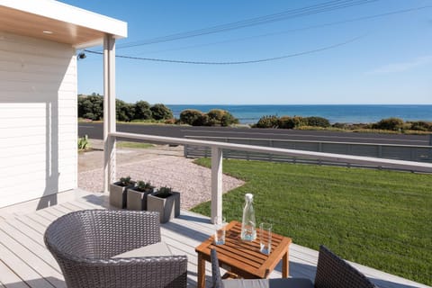 Sea view, Street view