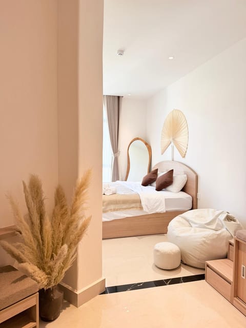 Bed, Living room, Photo of the whole room, Bedroom