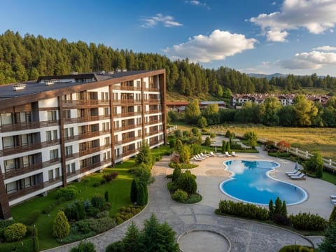 Property building, Nearby landmark, Spring, Day, Natural landscape, Garden, Garden view, Mountain view, Pool view, Swimming pool, sunbed