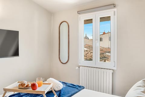TV and multimedia, Photo of the whole room, Bedroom, towels