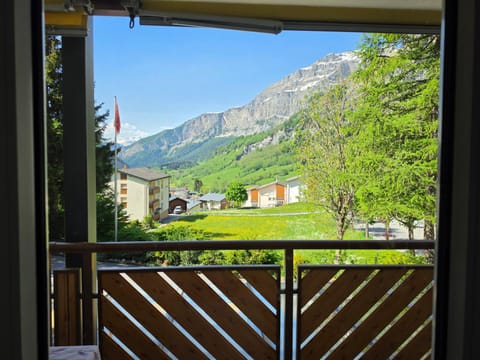 Spring, Balcony/Terrace, Mountain view