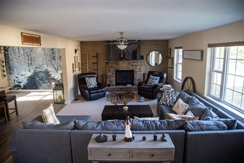 Living room, Seating area, fireplace