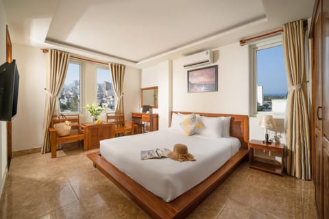 Bed, TV and multimedia, Living room, Photo of the whole room, Bedroom, room service, towels, air conditioner