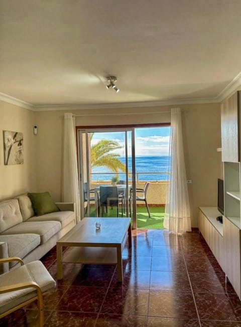 Day, Natural landscape, View (from property/room), Balcony/Terrace, Living room, Seating area, Dining area, Beach, Sea view