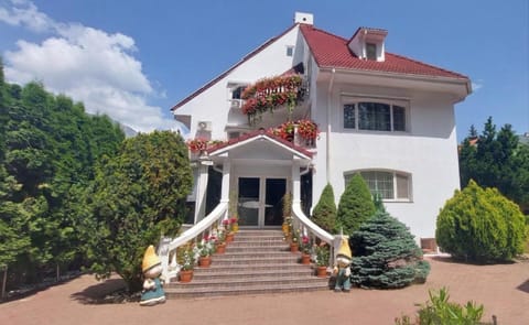 Property building, Spring, Day, Garden