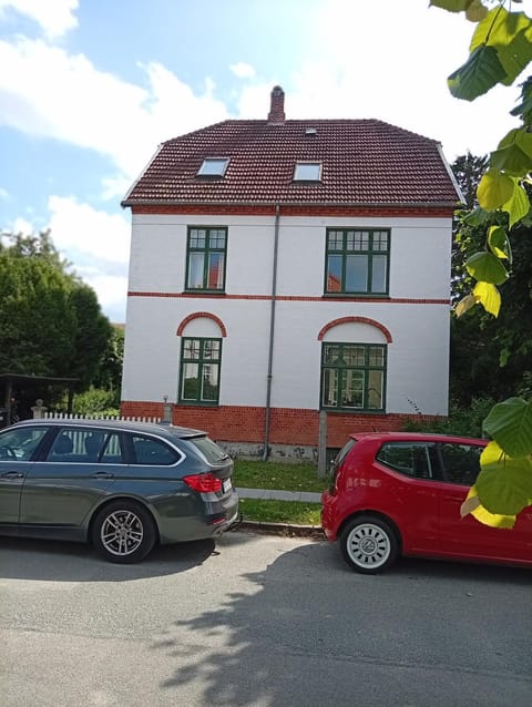 Property building, Location