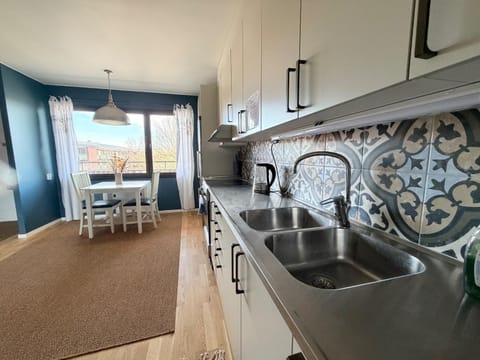 Dining area, kitchen
