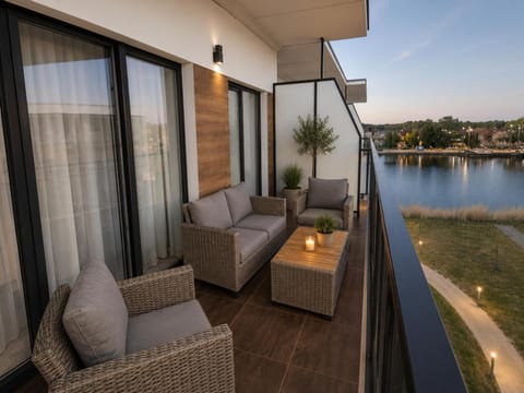 Balcony/Terrace, River view