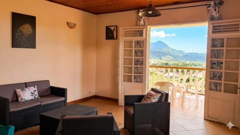 Patio, Communal lounge/ TV room, Balcony/Terrace, Living room, Mountain view