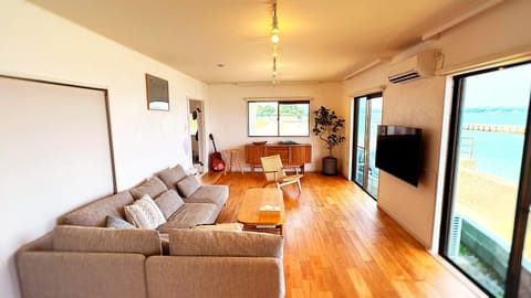 Natural landscape, TV and multimedia, Living room