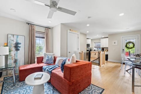 Communal lounge/ TV room, Kitchen or kitchenette, Living room, Seating area, Dining area, Evening entertainment