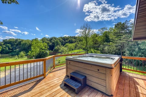 Day, Natural landscape, Hot Tub, View (from property/room), Balcony/Terrace