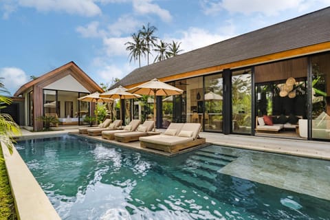 Property building, Pool view, Swimming pool, sunbed