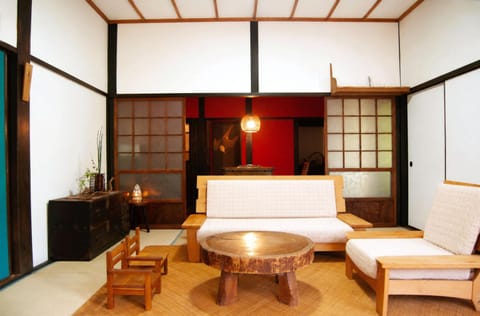 Living room, Photo of the whole room