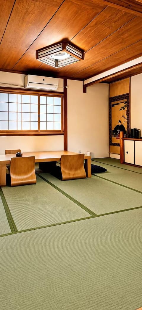 Game Room, Bedroom
